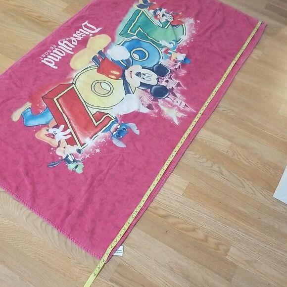Vintage 2007  Disneyland Exclusive resort  Beach Towel  Large - Picture 4 of 10